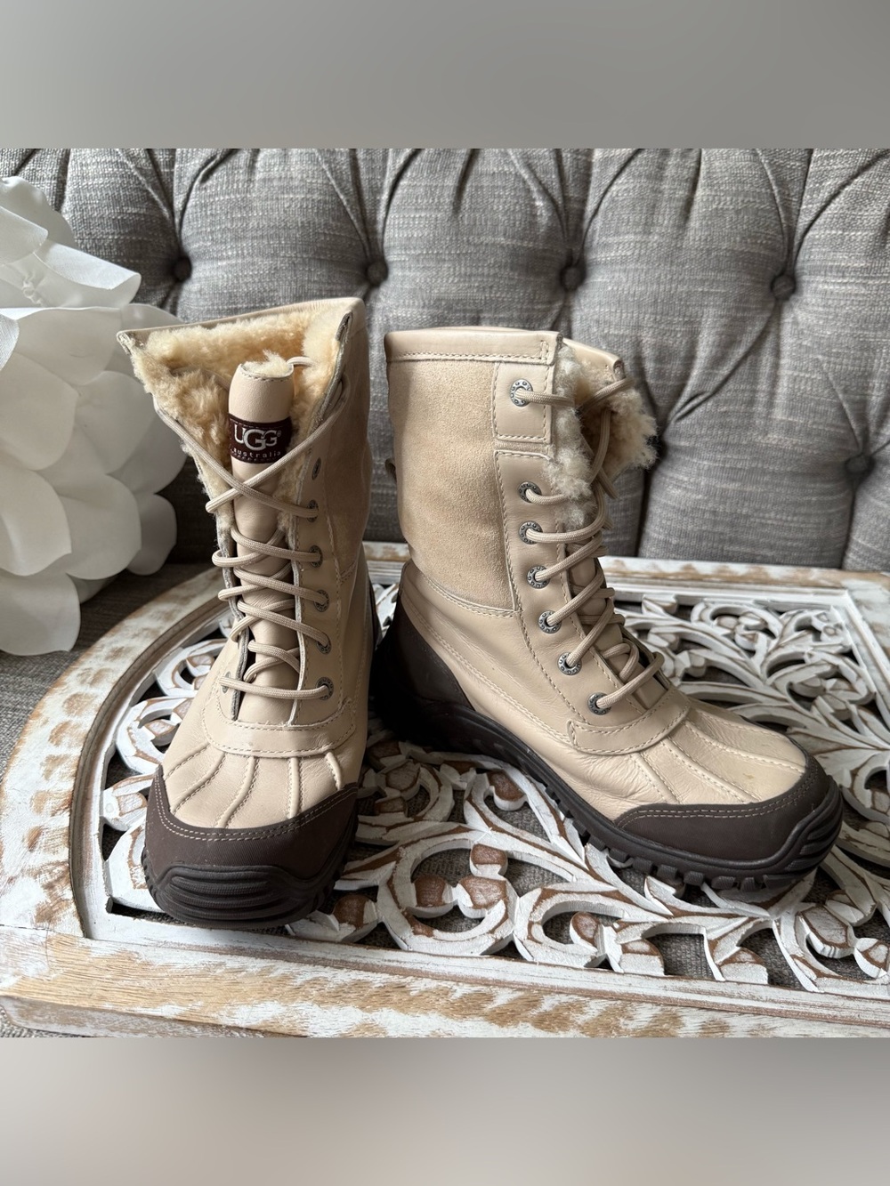 UGG Women's Tan and Dark Brown Lace-Up Shearling Winter Boots 8